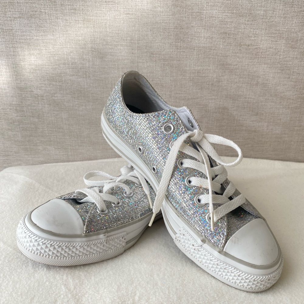 Converse Chuck Taylor All Star – Silver Holographic – Women’s Size 7 – Pre-Owned